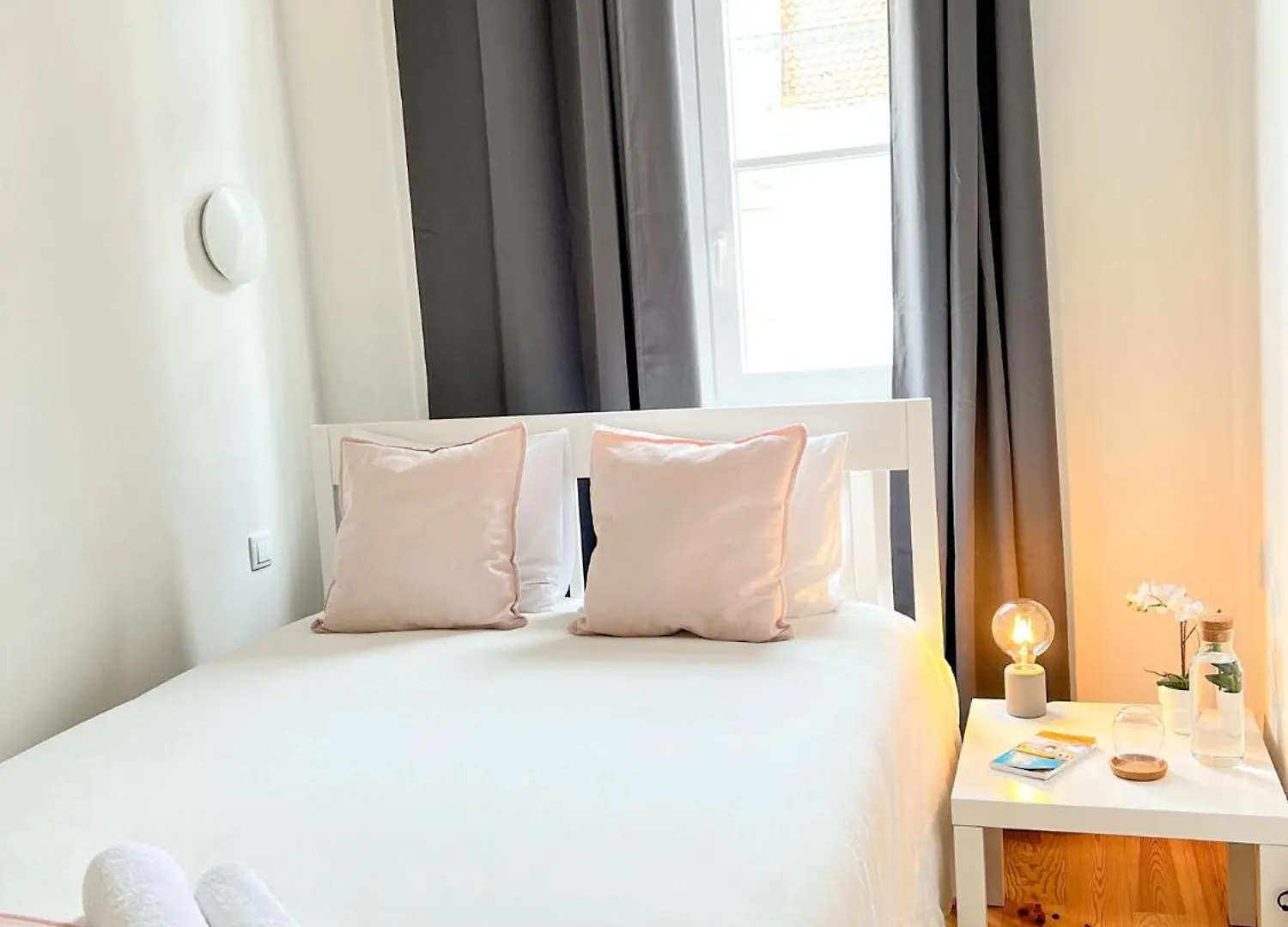 Rum i privatbostad Cozy Room With Privative Bathroom On Rua Augusta Lisboa